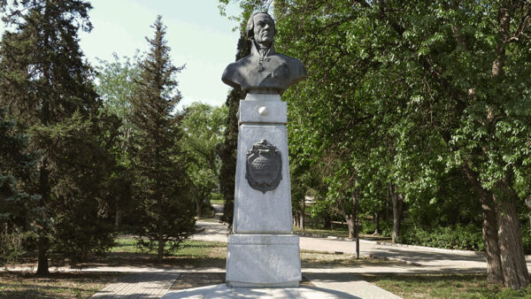 Памятник адмиралу Ф.Ф. Ушакову в г. Севастополь. Скульптор С.А. Чиж.